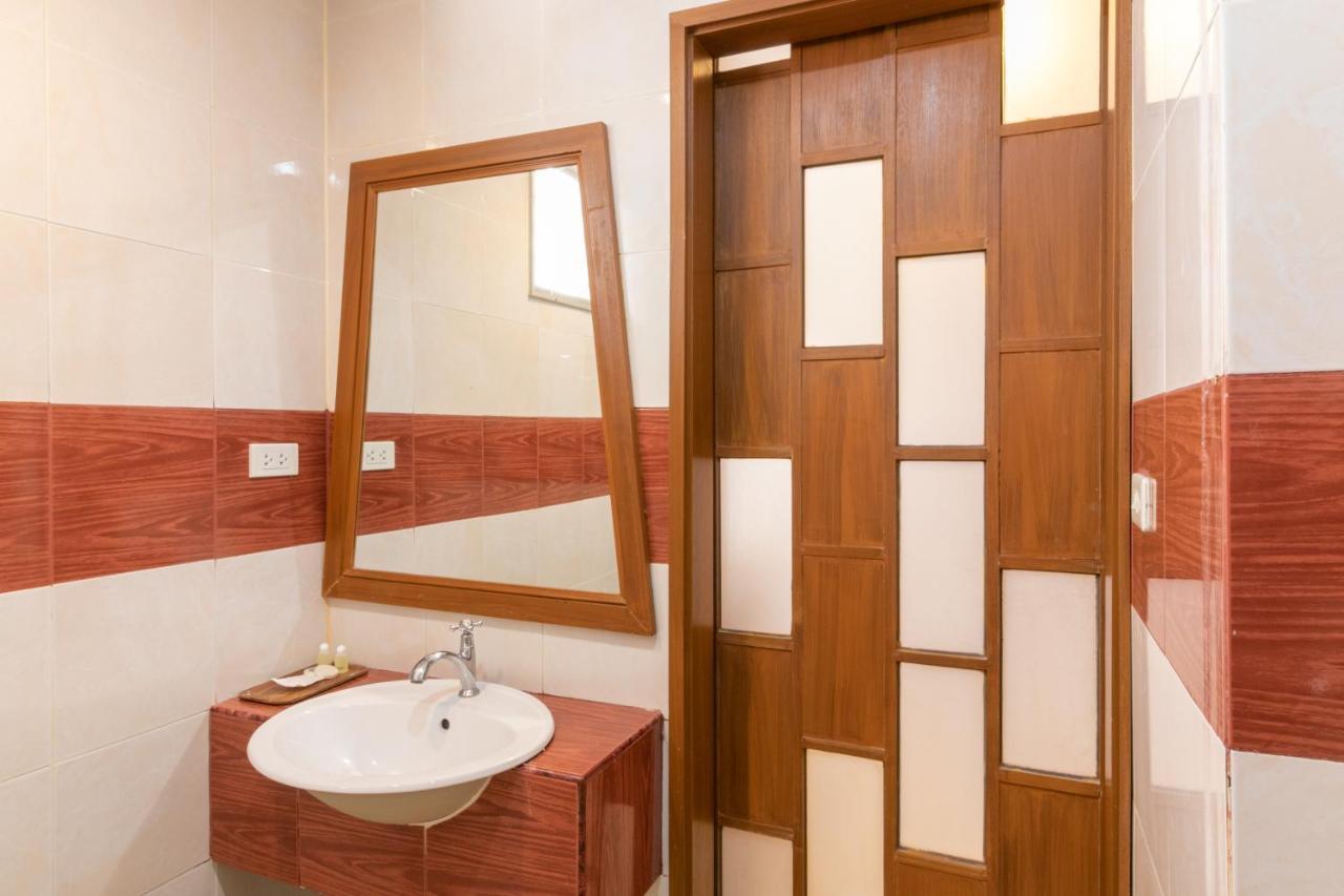 Lotus Hotel Patong Extérieur photo