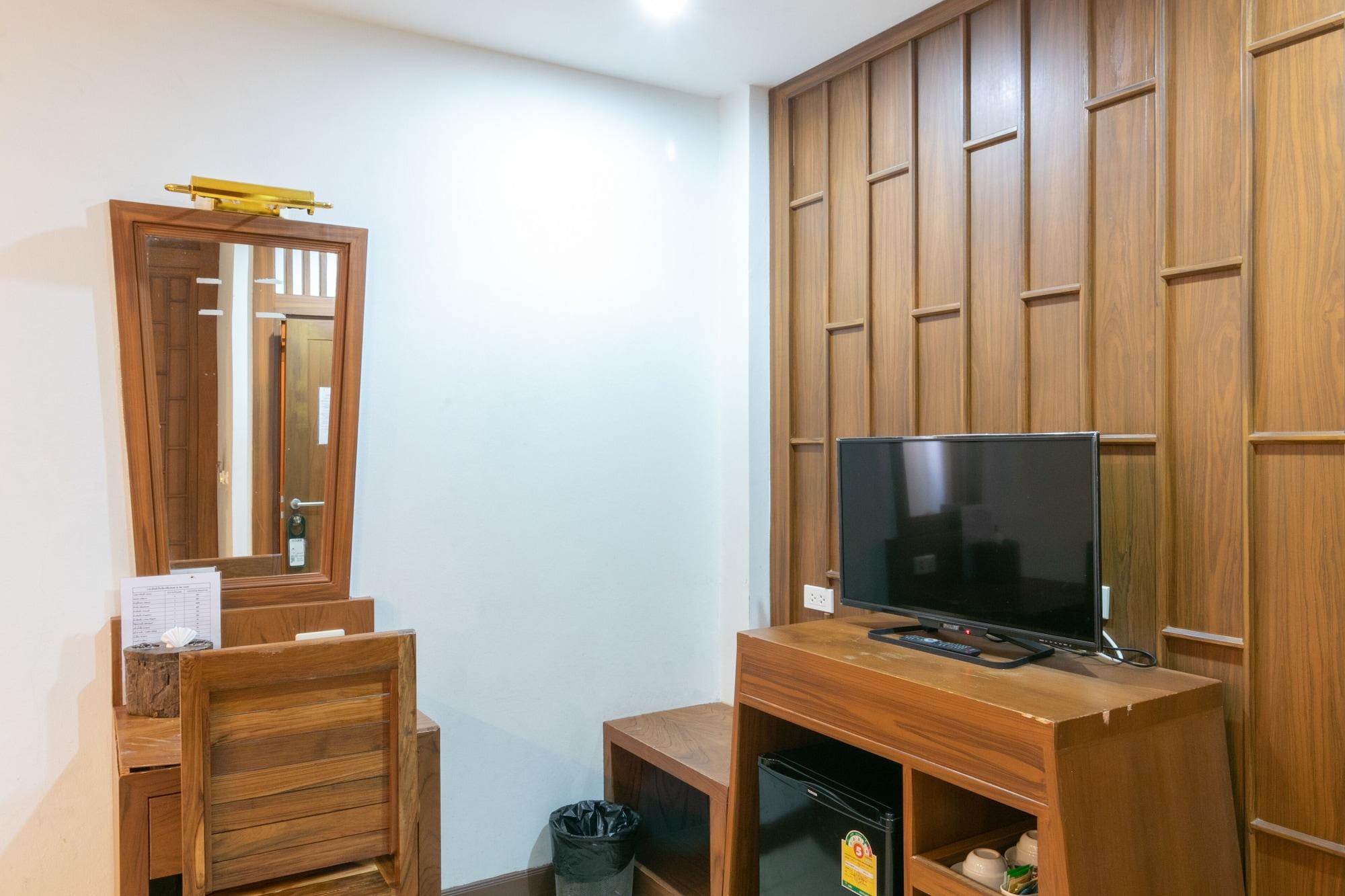 Lotus Hotel Patong Extérieur photo