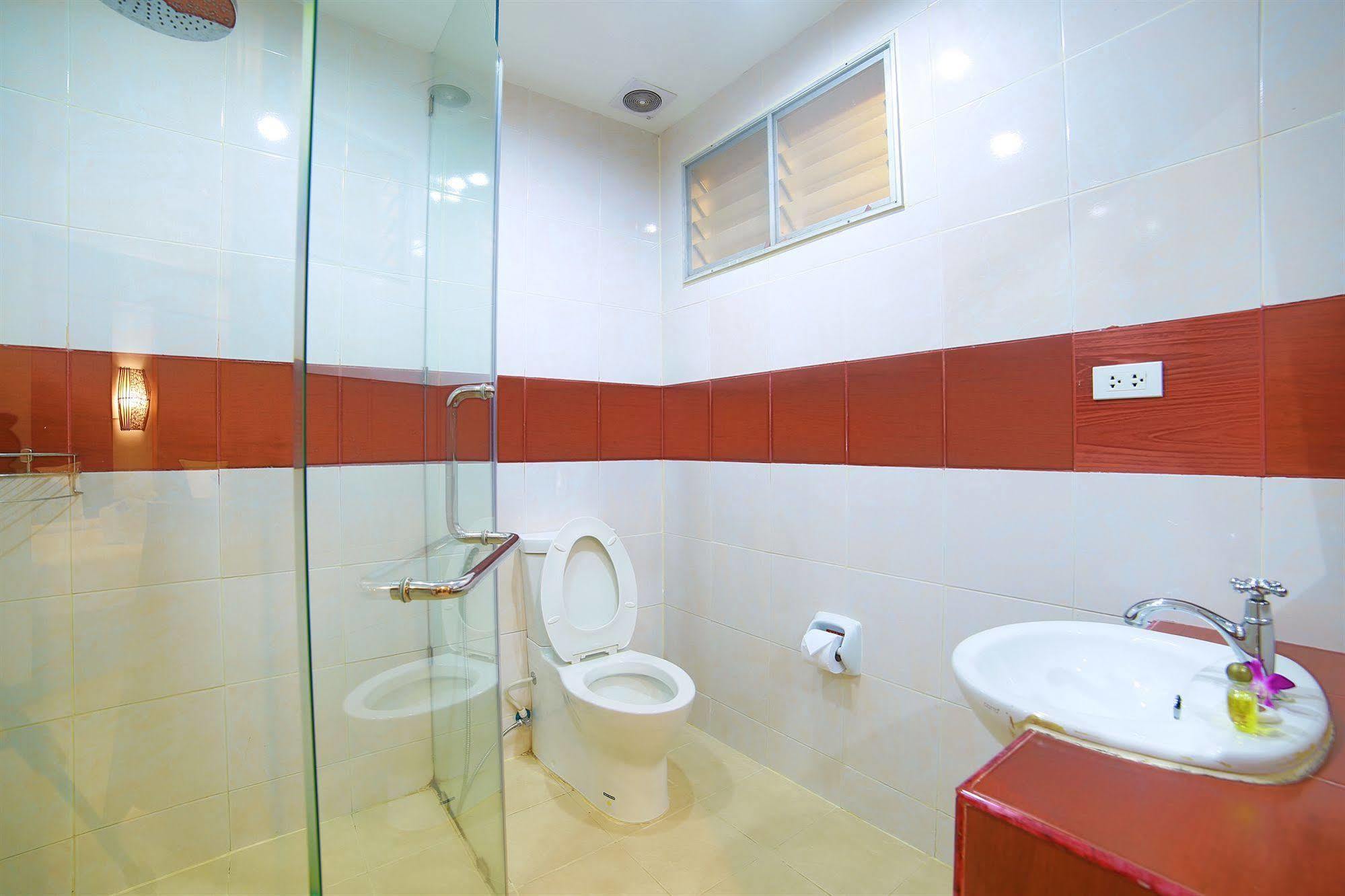 Lotus Hotel Patong Extérieur photo