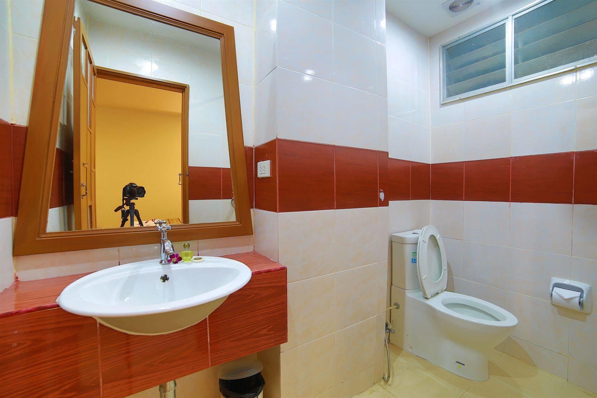 Lotus Hotel Patong Extérieur photo