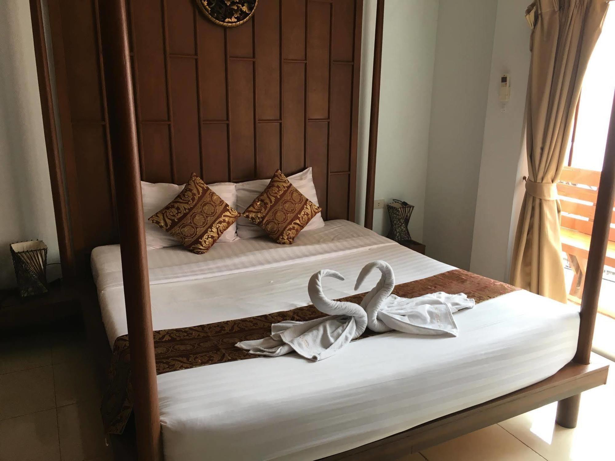 Lotus Hotel Patong Extérieur photo